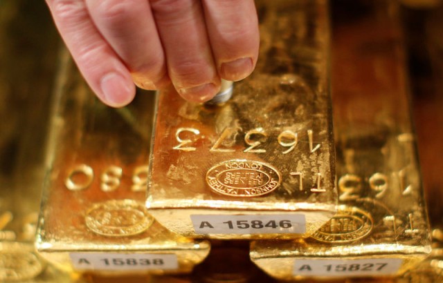 Gold is soaring with a violent fall of the dollar...