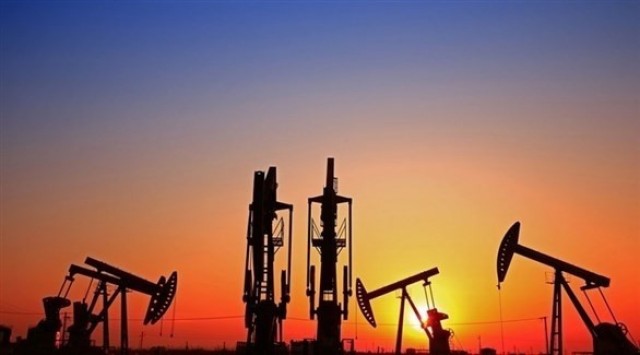 تداعيات الحرب التجارية تدفع النفط إلى التراجع