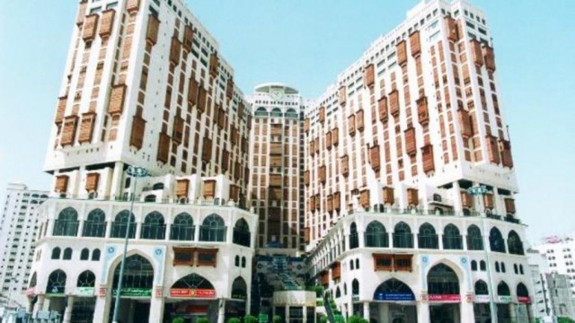 أرباح مكة للإنشاء تحلق