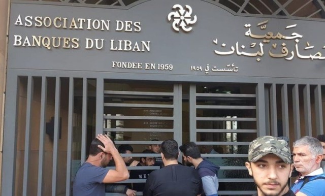 حكومة لبنان توافق على خطة إنقاذ مالي 