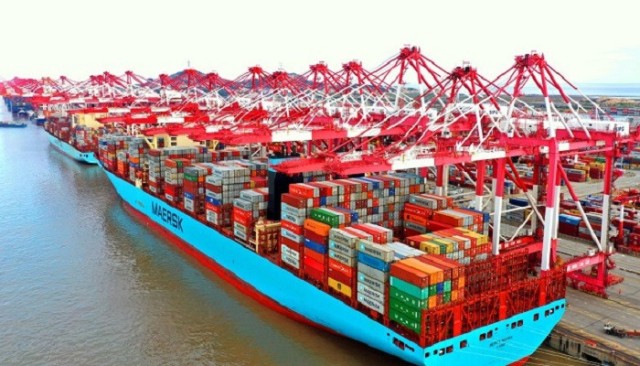 "موديز" تعدل نظرتهــا المستقبلية لصنــاعة الشحن العالمية