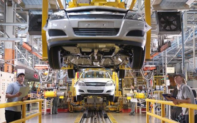 موديز: توقعات سلبية لشركات صناعة السيارات وقطع الغيار مع انخفاض المبيعات