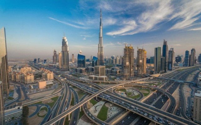 3.3 % نمواً متوقعاً للاقتصاد الإماراتي خلال عامين