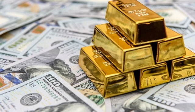 الذهب ينخفض بعد تبدد آمال توقف رفع الفائدة الأمريكية