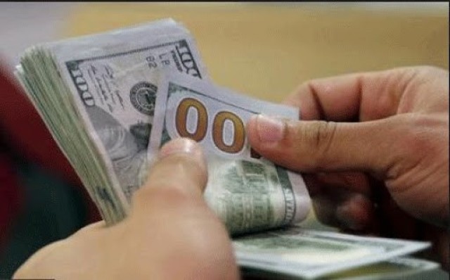 منظمة الصحة تحذر من انتشار كورونا عبر النقود الورقية