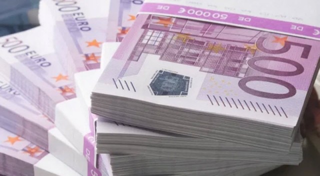 The market value of the 100 largest banks decreased by 300 billion euros