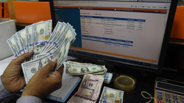 Saudi residents' remittances decline