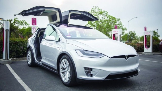 Tesla calls 300,000 Chinese cars