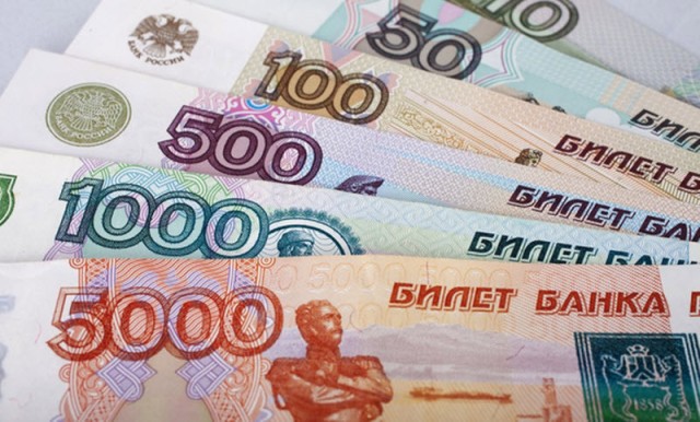 الروبل الروسي يهبط لأدنى مستوى في 6 سنوات