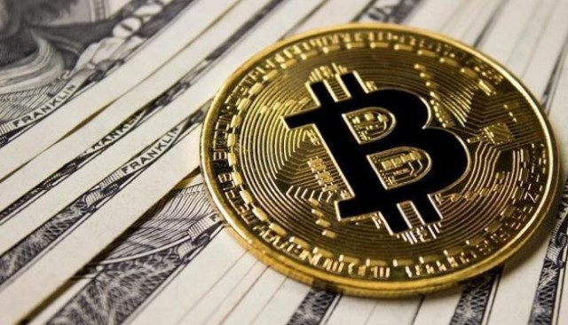 بيتكوين تقترب من أعلى مستوياتها وتتجاوز 60 ألف دولار