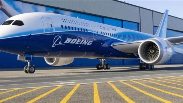 Boeing cuts its labor 10%