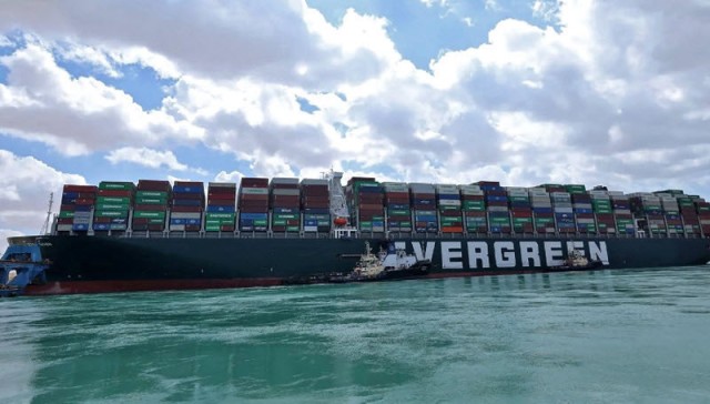 369 سفينة عالقة و 14 مليون دولار خسـائر يومية لقناة السويس