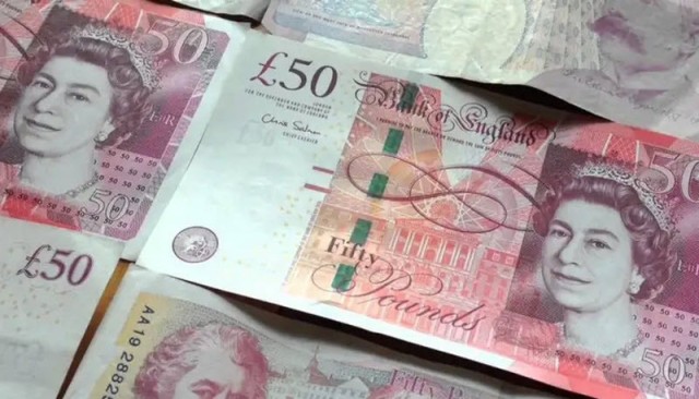 تحذيرات لبريطانيا من أزمتي ديون وعملة