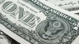 هبوط الدولار لأدنى مسـتوى في عامين ونصف