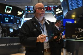 Wall Street is fluctuating amid a lack of clear signals regarding Iran.