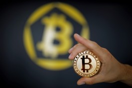 Bitcoin falls below $63,000 as tensions escalate between Washington and Tehran