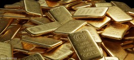 Gold retreats, gives up all-time highs after dollar rises