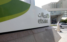 "Etisalat" and "du" .. fees are declining and profits are increasing