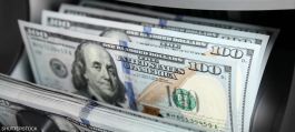 الدولار يرتفع قليلاً مع تراجع المخاوف المصرفية؛ الجنيه الإسترليني ينخفض