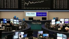 الأسهم الأوروبية تستقر مدعومة بمكاسب أسهم قطاع الدفاع