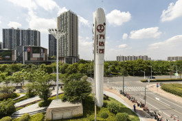 Abu Dhabi is considering buying a stake in a unit of the Chinese “Wanda”.