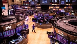 Wall Street begins a crucial week under pressure from interest rates and escalating tensions in the Strait of Hormuz.