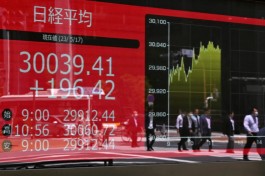 Japan stocks rise on weaker yen, tech gains