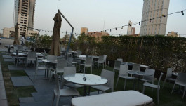 الكويت تسمح بالجلوس في صالات المطاعم والمقاهي