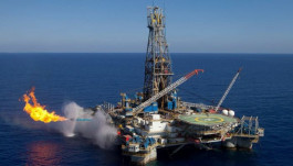 سلطنة عُمان تخفض إنتاج النفط 200 ألف برميل يومياً