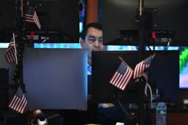 ارتفاع العقود الآجلة لمؤشر ستاندرد آند بورز 500 عقب مكاسب جلسة ما بعد التنصيب