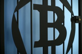 البيتكوين تصعد وسط تداولات محدودة.. وستراتيجي تواصل تقليص حيازاتها