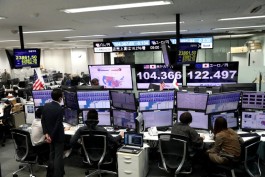 Funds invest heavily in currency market amid central bank drama