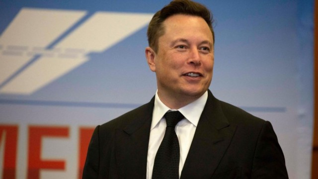 Elon Musk continues to sell more Tesla shares