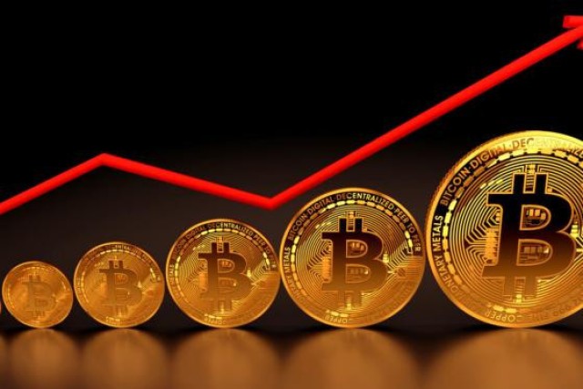 "بيتكوين" تقترب من أعلى مستوياتها في 3 سنوات