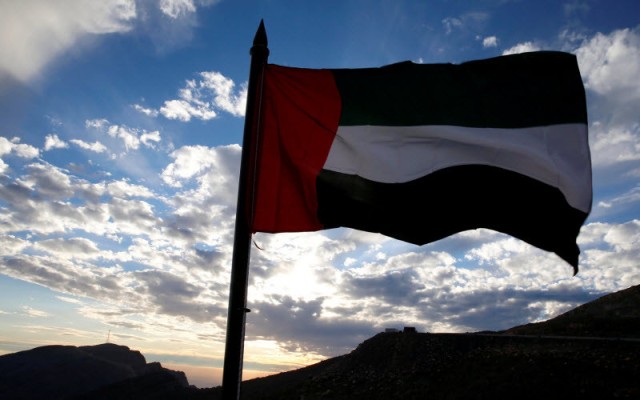 الإمارات تلغي رسوم بعض الخدمات الحكومية