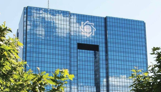 "المركزي الإيراني" يضخ ملايين الدولارات لدعم العملة المحلية