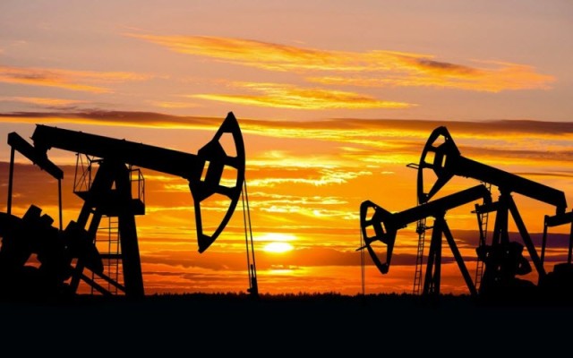 الحرب التجارية تهوي بأسعار النفط