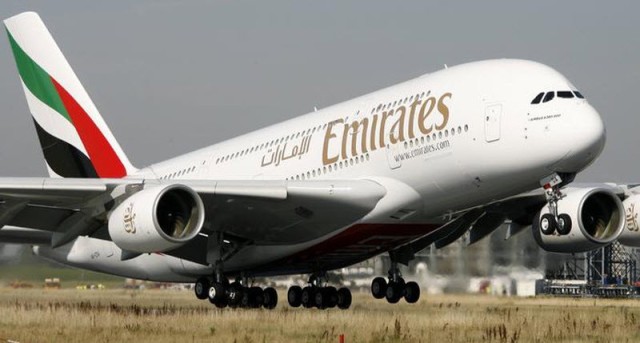 طيران الإمارات تعيد تشغيل طائرتها العملاقة A380