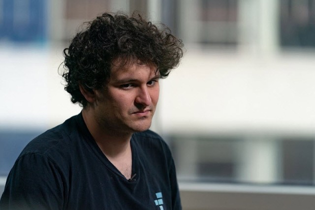 Cryptocurrency FTX head arrested