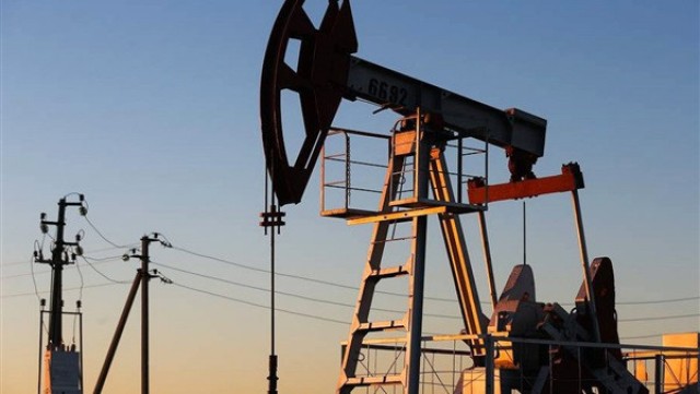 US officials urge Saudi Arabia to cut oil production