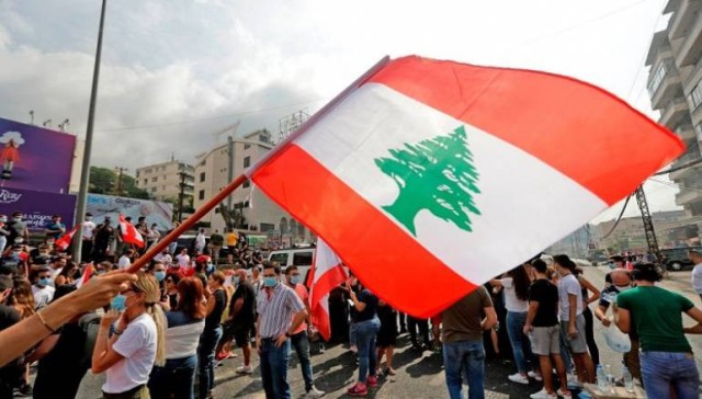 Lebanon continues close banks