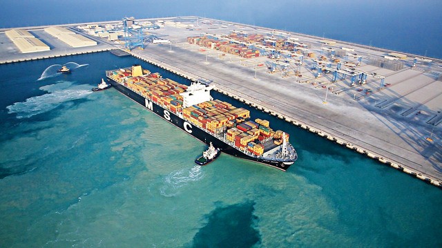 موانئ أبوظبي تستثمر 3.8 مليار درهم في توسعة ميناء خليفة
