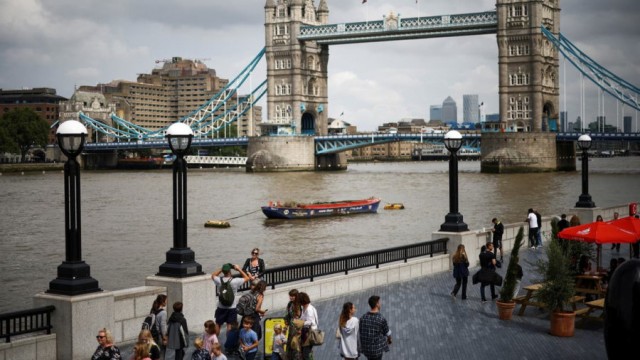 كورونا تقيد أوروبا مجدداً .... وبريطانيا لا تتوقع الإغلاقات 