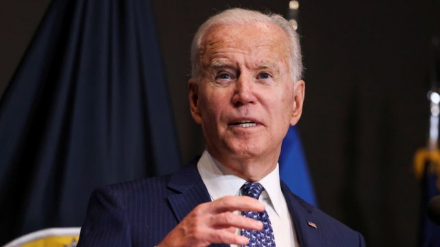 بايدن: شركات النفط مسؤولة عن ارتفاع أسعار الوقود