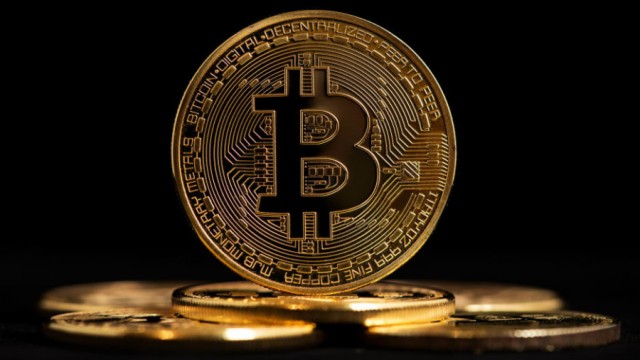 Bitcoin drops below $40,000