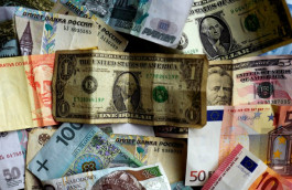 Dollar holds onto News