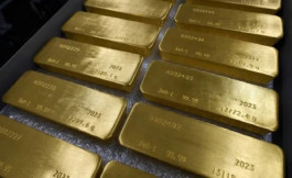 The stability of gold prices amid the anticipation of dealers for the decisions of central banks