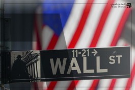 Wall Street closes lower, weighed down by declines in technology and banking stocks.
