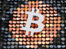 بيتكوين يهبط إلى 83,300 دولار مع ارتفاع العوائد وأسعار النفط