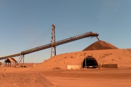 Iron ore falls to lowest level in seven months